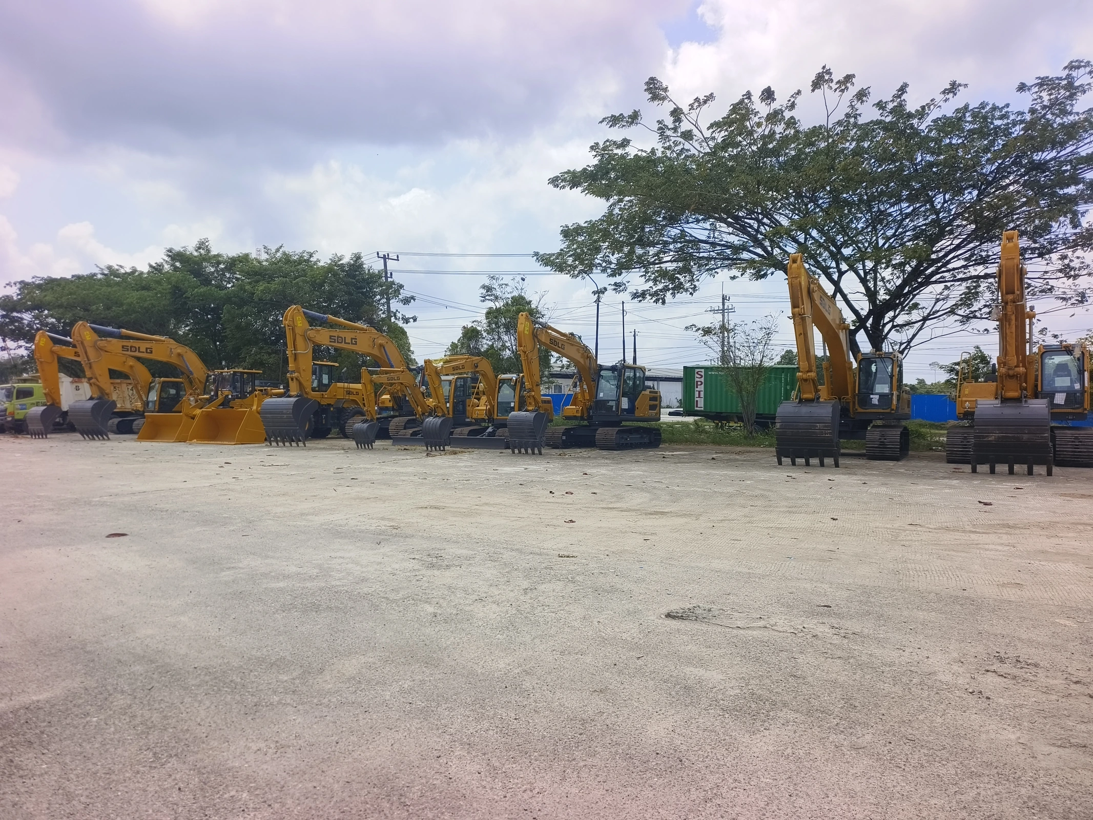 SDLG equipment yard